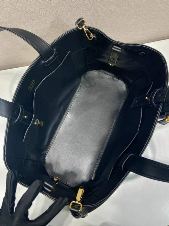 Picture of Prada Handbags _SKUfw181469230fw